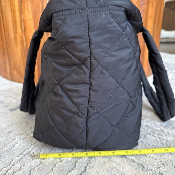 Marc Jacobs Bag Medium Quilted Tote Handbag Black With Gold Trim Zip Closure - Picture 4 of 10